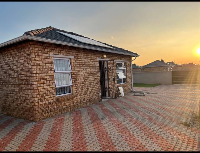 2 bed property to rent in ALLIANCE